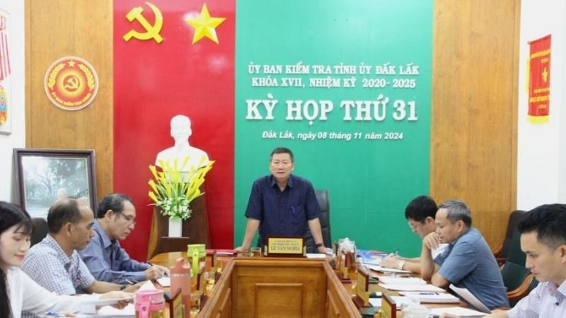 Đồng chí Lê Văn Nghĩa, Ủy viên Ban Thường vụ Tỉnh ủy, Chủ nhiệm Ủy ban Kiểm tra Tỉnh ủy Đắk Lắk chủ trì phiên họp. Ảnh: Duy Tiến