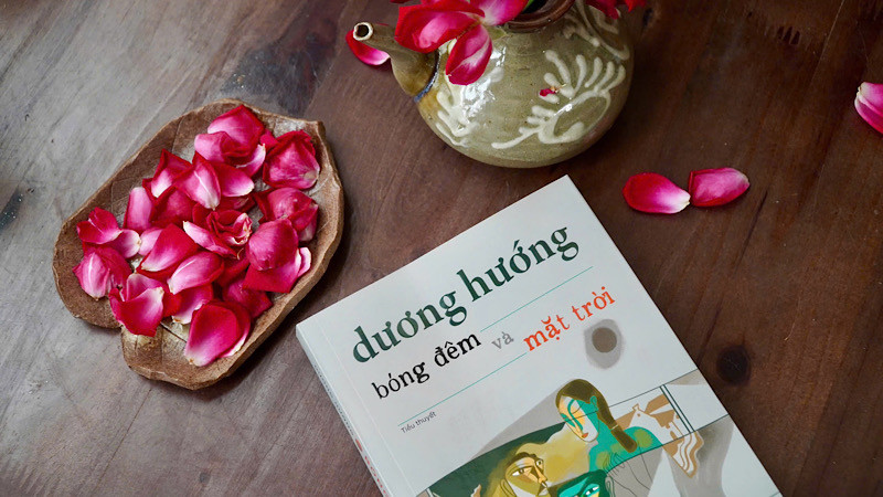 Tiểu thuyết “Bóng đêm và mặt trời” ra mắt với diện mạo mới.