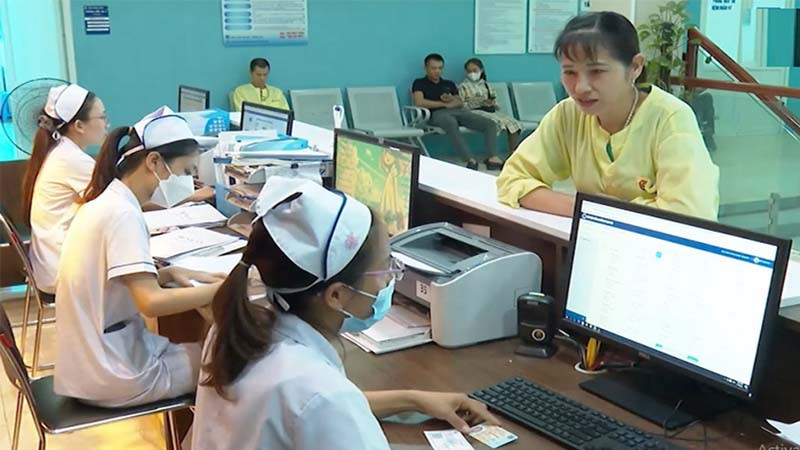 Bệnh nhân thực hiện khai báo lưu trú qua phần mềm ASM khi điều trị nội trú tại bệnh viện.