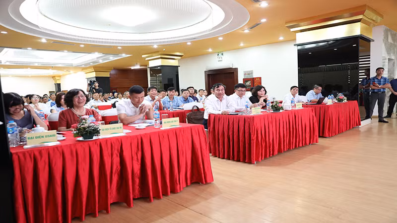 Các đại biểu tham dự diễn đàn.