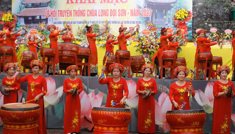 Màn biểu diễn trống hội.