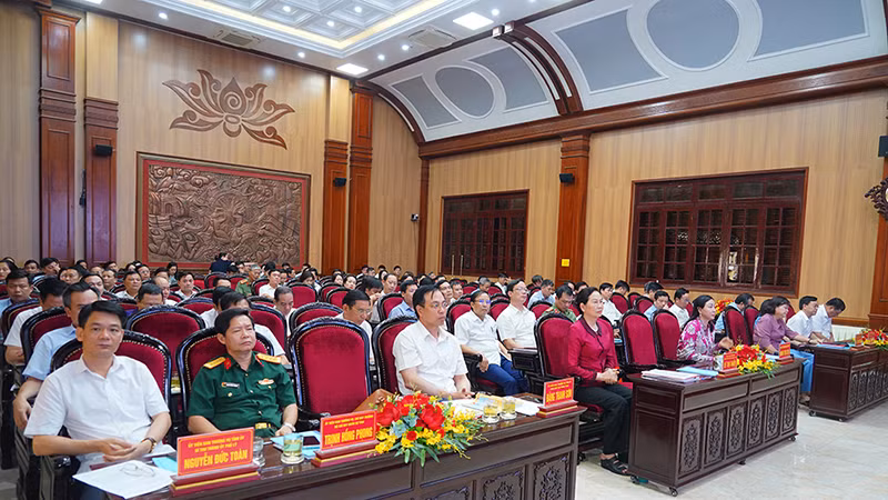 Các đại biểu dự hội nghị.