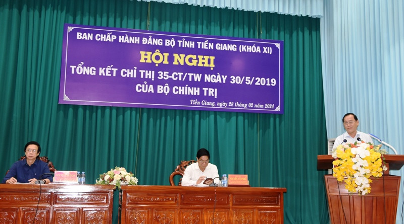 Lãnh đạo tỉnh Tiền Giang chủ trì hội nghị.