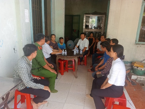 Ngành chức năng đến thăm hỏi, động em gia đình và em Hồ Thanh B.