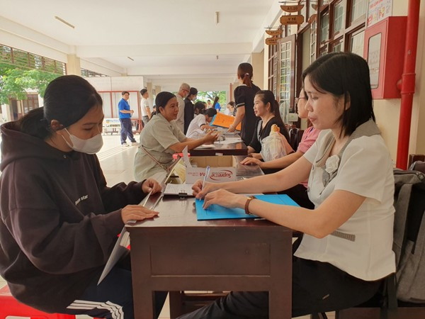 Thí sinh làm thủ tục dự thi vào Trường Trung học phổ thông Chuyên Tiền Giang tại kỳ thi tuyển sinh vào lớp 10 năm học 2024-2025.