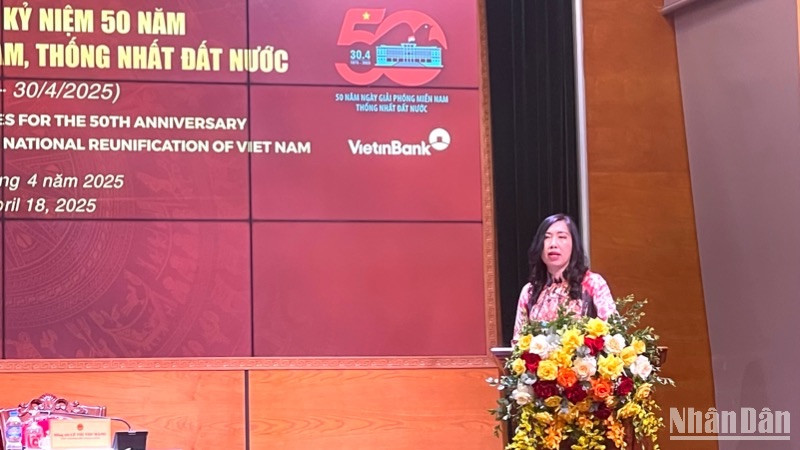 Thứ trưởng Bộ Ngoại giao Lê Thị Thu Hằng cung cấp thông tin tại buổi họp báo. 