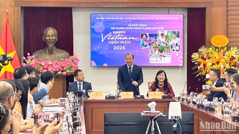 Thứ trưởng Thường trực Văn hóa, Thể thao và Du lịch Lê Hải Bình phát biểu. 