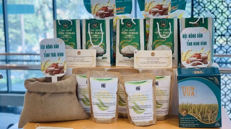 Sản phẩm gạo sản xuất thân thiện với môi trường từ một số địa phương: Thái Bình, Ninh Bình... (Ảnh: HNV)