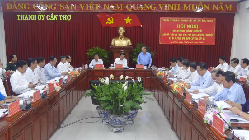 Ông Đồng Văn Thanh, Bí thư Tỉnh ủy Hậu Giang phát biểu tại Hội nghị.