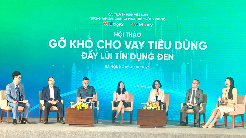 Các diễn giả chia sẻ ý kiến tại Hội thảo