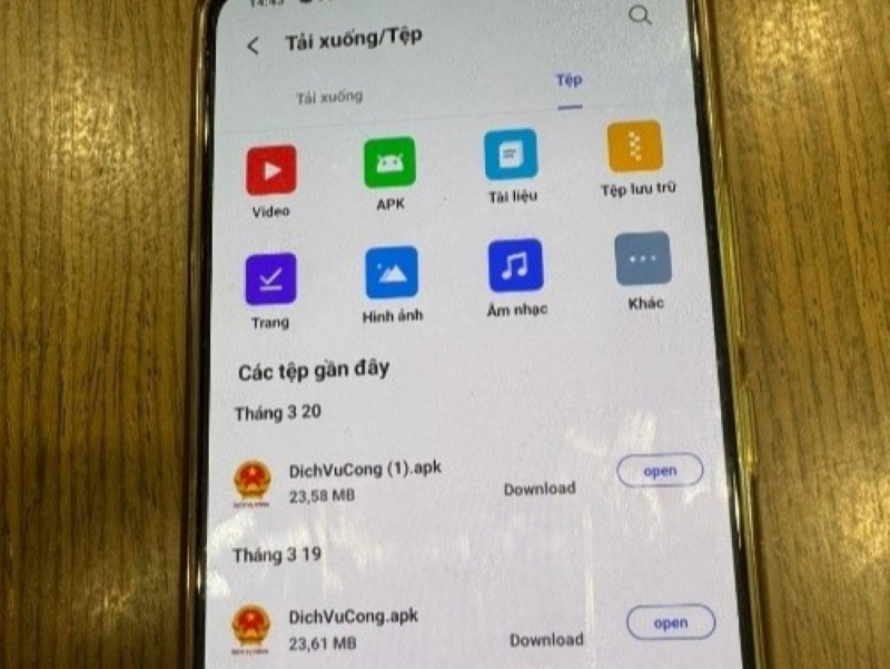 Một số khách hàng đã cài link độc do kẻ giả mạo công an hướng dẫn.