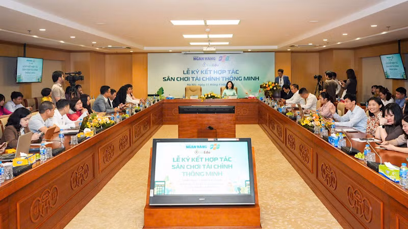 Quang cảnh lễ ký hợp tác “Sân chơi tài chính thông minh”.