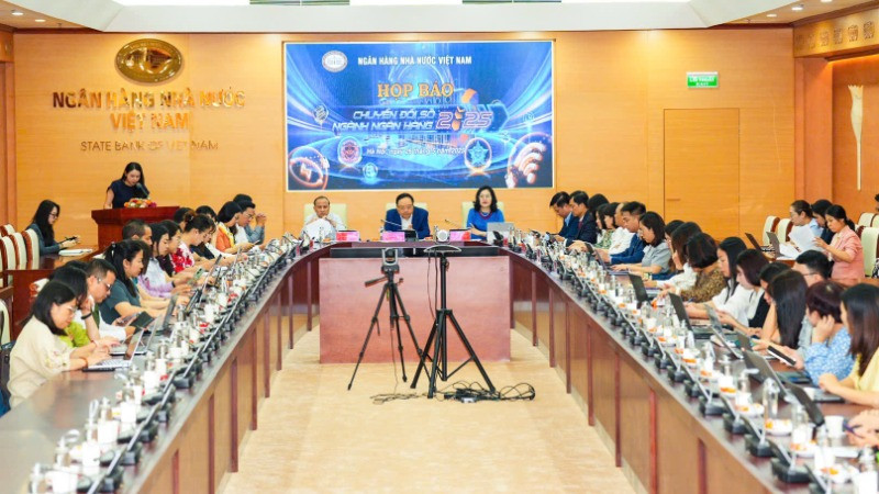 Toàn cảnh cuộc họp báo.