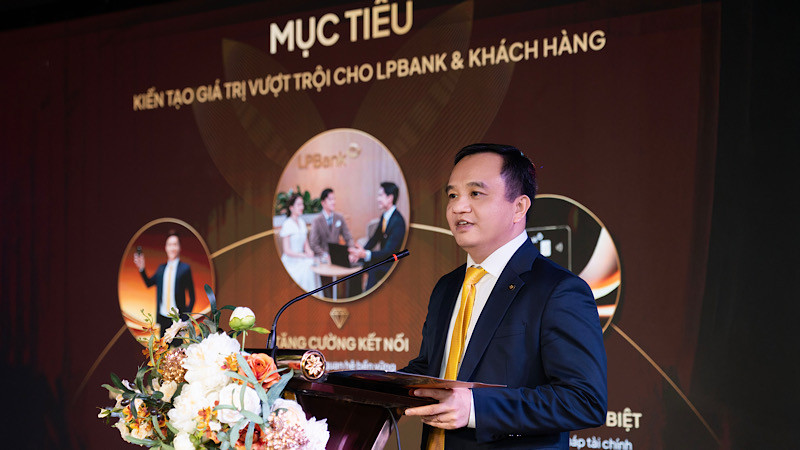 Ông Đặng Công Hoàn, Phó Tổng giám đốc kiêm Giám đốc Ngân hàng Bán lẻ LPBank phát biểu tại sự kiện.