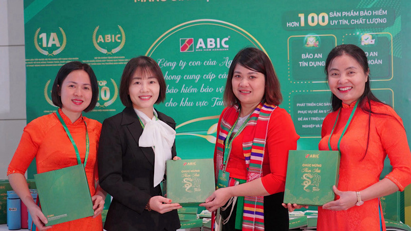 Giới thiệu hình ảnh Bảo hiểm Agribank tại không gian trưng bày tại Đại hội.