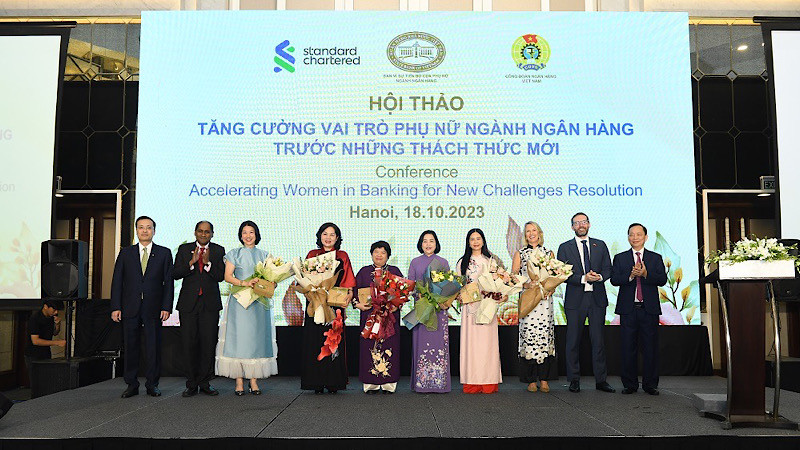 Các đại biểu tham dự hội thảo.