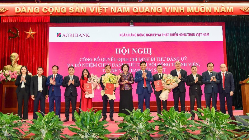 Hội nghị công bố quyết định tại Agribank. 