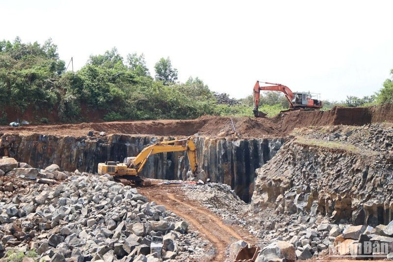 Đắk Nông chỉ đạo tiếp tục tăng cường sự phối hợp của các sở, ngành, địa phương tổ chức kiểm tra, xử lý nghiêm việc vận chuyển, tiêu thụ, khai thác khoáng sản trái phép.