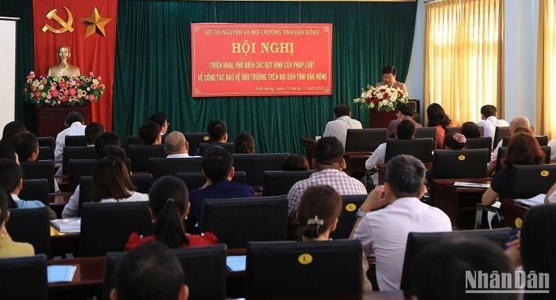 Quang cảnh Hội nghị triển khai, phổ biến các quy định của pháp luật về công tác bảo vệ môi trường trên địa bàn tỉnh Đắk Nông.