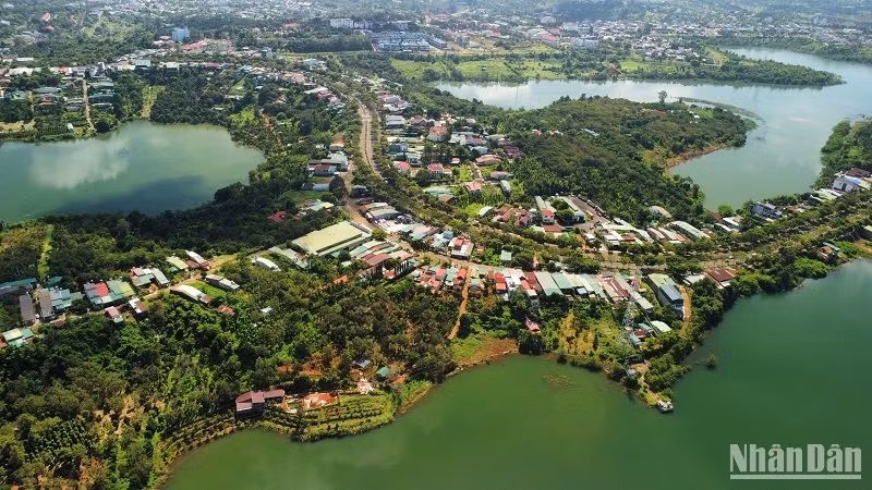 Công tác lập quy hoạch, kế hoạch sử dụng đất của tỉnh Đắk Nông thời gian qua đã tạo lập được cơ sở pháp lý quan trọng từng bước đưa công tác quản lý đất đai ở địa phương đi vào nề nếp, cơ bản đáp ứng nhu cầu sử dụng đất của các doanh nghiệp và người dân, theo đúng định hướng phát triển kinh tế, xã hội của địa phương.