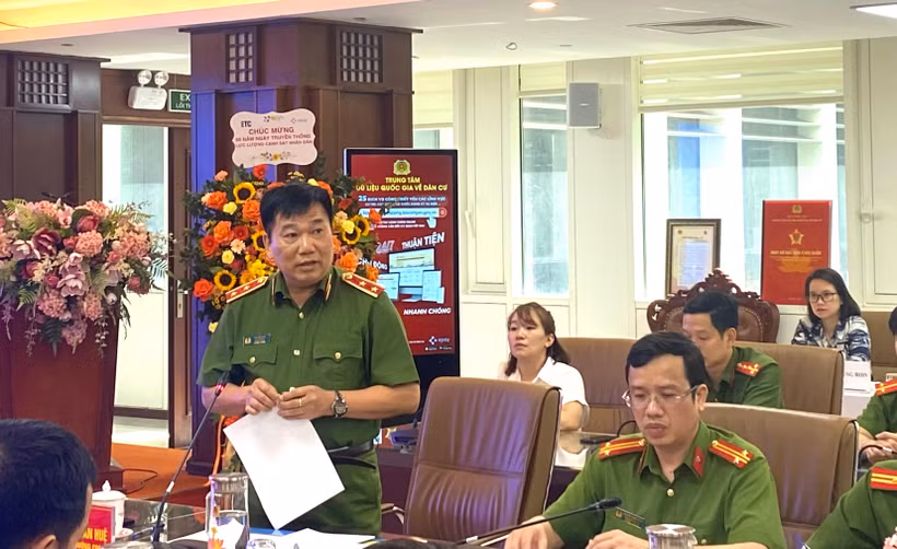 Lãnh đạo Cục Cảnh sát quản lý hành chính về trật tự xã hội thông tin về ứng dụng định danh điện tử. 