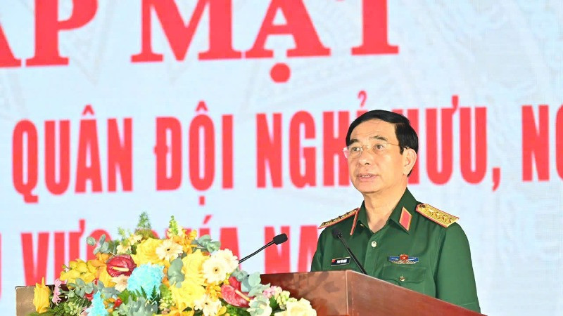 Đại tướng Phan Văn Giang, Ủy viên Bộ Chính trị, Bộ trưởng Quốc phòng phát biểu tại buổi gặp mặt