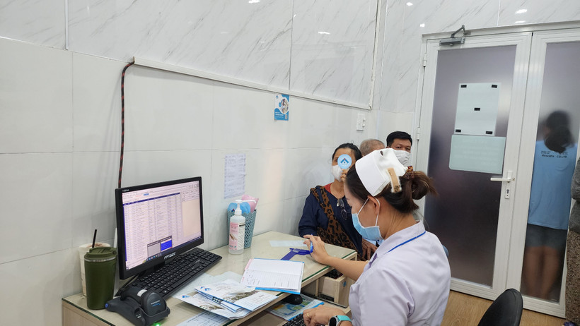 Bệnh nhân khám bệnh viêm kết mạc tại Bệnh viện Mắt Thành phố Hồ Chí Minh.