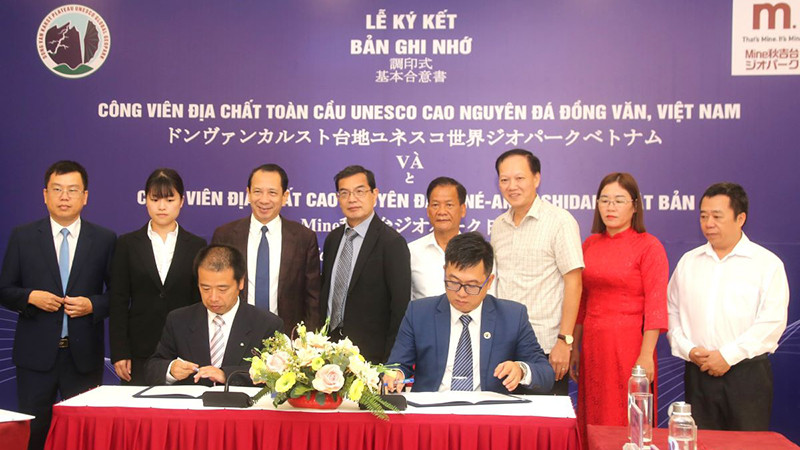 Lễ ký kết biên bản ghi nhớ hợp tác giữa 2 công viên địa chất. 