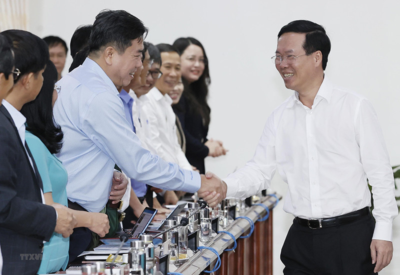 Chủ tịch nước Võ Văn Thưởng làm việc với lãnh đạo chủ chốt tỉnh Phú Yên về triển khai thực hiện nhiệm vụ nửa đầu nhiệm kỳ Nghị quyết Đại hội XIII của Đảng, Nghị quyết Đại hội Đảng bộ tỉnh lần thứ 17, nhiệm kỳ 2020-2025. (Ảnh: TTXVN)