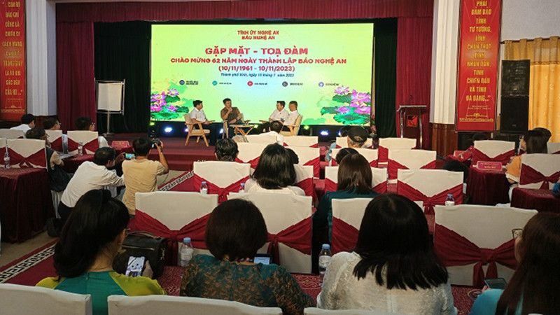 Toàn cảnh buổi tọa đàm.