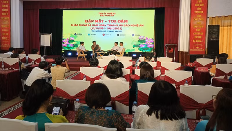 Toàn cảnh buổi tọa đàm.