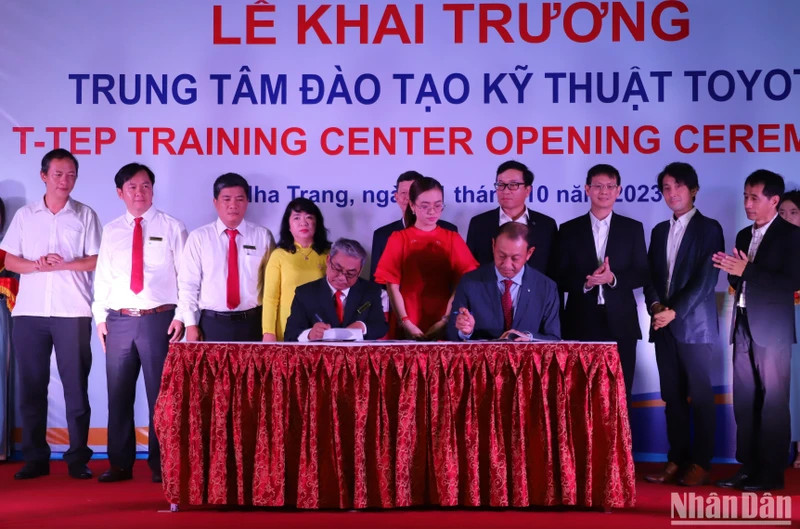 Lễ khai trương trung tâm đào tạo kỹ thuật Toyota tại Trường Cao đẳng kỹ thuật công nghệ Nha Trang.