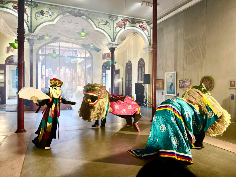 Biểu diễn nghệ thuật tại Trung tâm Văn hoá nghệ thuật.