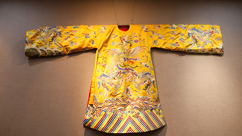 “Phượng bào”, trang phục được phỏng dựng dựa trên hiện vật được trưng bày trong triển lãm “Triều phục Việt Nam” năm 2017.