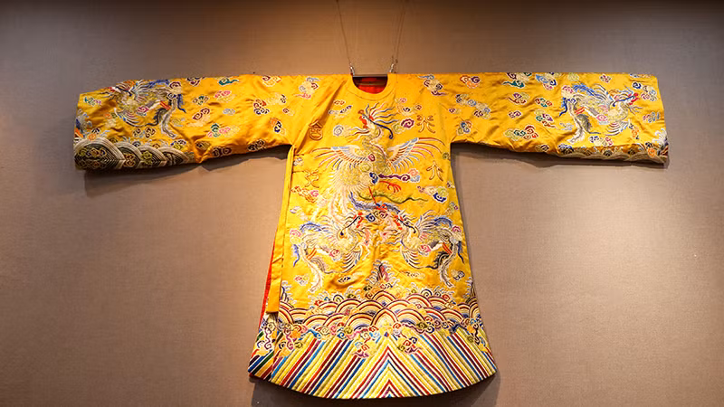 “Phượng bào”, trang phục được phỏng dựng dựa trên hiện vật được trưng bày trong triển lãm “Triều phục Việt Nam” năm 2017.