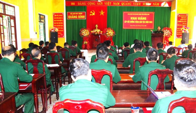 Cán bộ, chiến sĩ Bộ đội Biên phòng Quảng Bình dự lớp bồi dưỡng tiếng Bru-Vân Kiều.