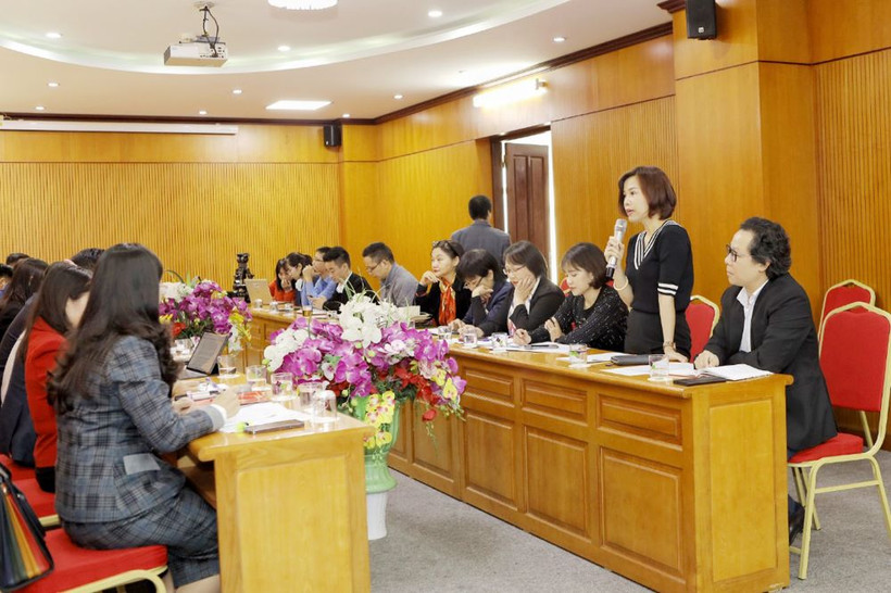 Bà Trần Thị Kiều Thanh Bình, Giám đốc Trung tâm Thông tin, Báo Nhân Dân phát biểu khai mạc buổi tọa đàm.