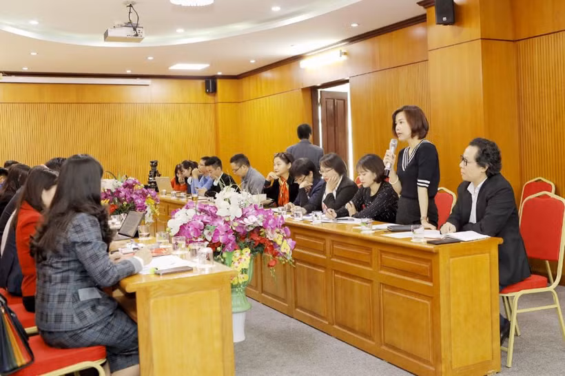 Bà Trần Thị Kiều Thanh Bình, Giám đốc Trung tâm Thông tin, Báo Nhân Dân phát biểu khai mạc buổi tọa đàm.