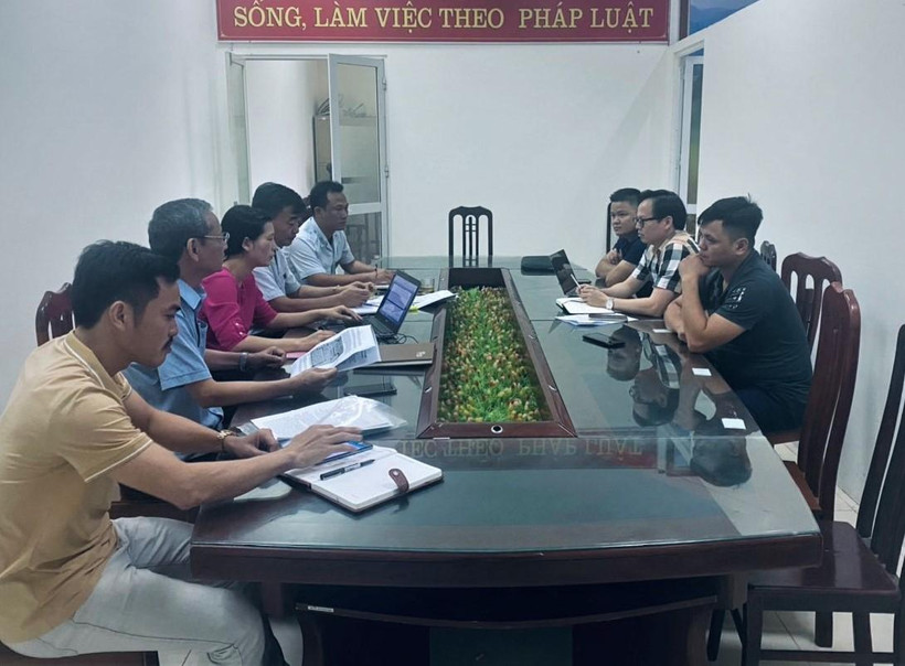 Thanh tra sở làm việc với đại điện Tạp chí Môi trường và Đô thị liên quan đến phản hồi báo chí. (Ảnh: Sở Thông tin và Truyền thông tỉnh Thái Bình)