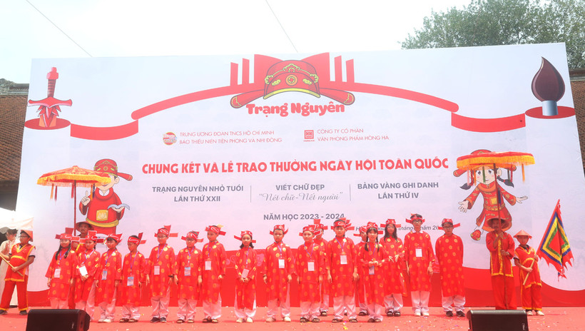 18 sĩ tử được vinh danh Trạng Nguyên tại ngày hội chung kết “Trạng Nguyên nhỏ tuổi”.