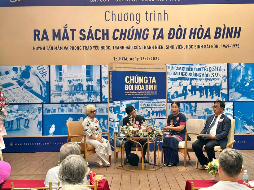 Các đại biểu giao lưu trong chương trình.