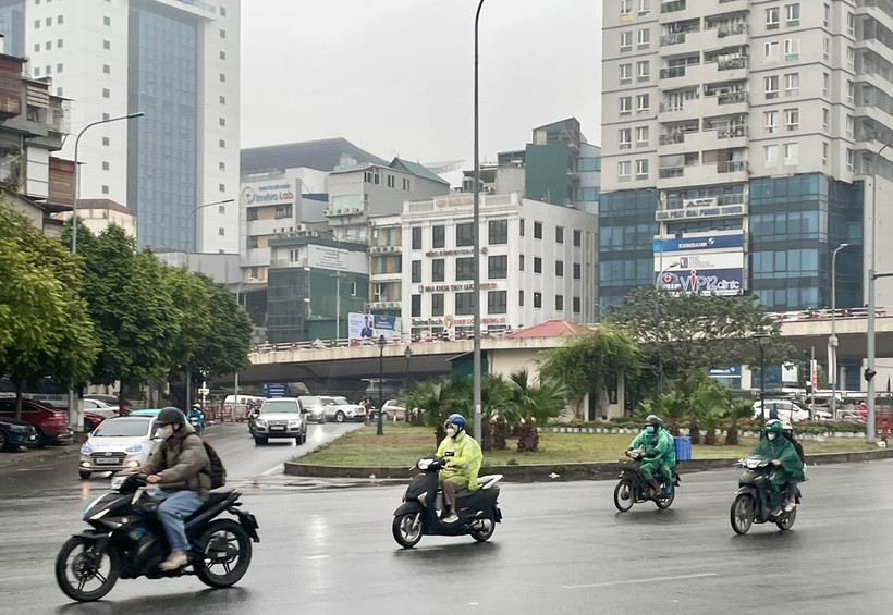 Hà Nội trời mưa nhỏ, mưa phùn. (Ảnh: Đ.T)