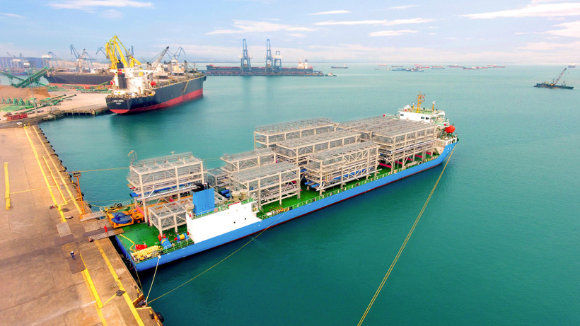 11 module đầu tiên của dự án Singapore Project Spring được xuất khẩu sang Đảo quốc Sư tử.