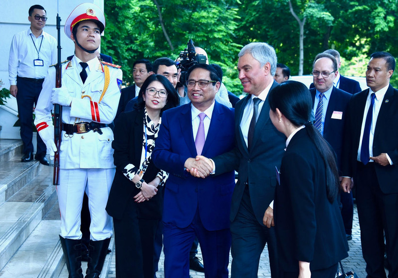 Thủ tướng Phạm Minh Chính đón Chủ tịch Duma Quốc gia Quốc hội Liên bang Nga V.V. Volodin.