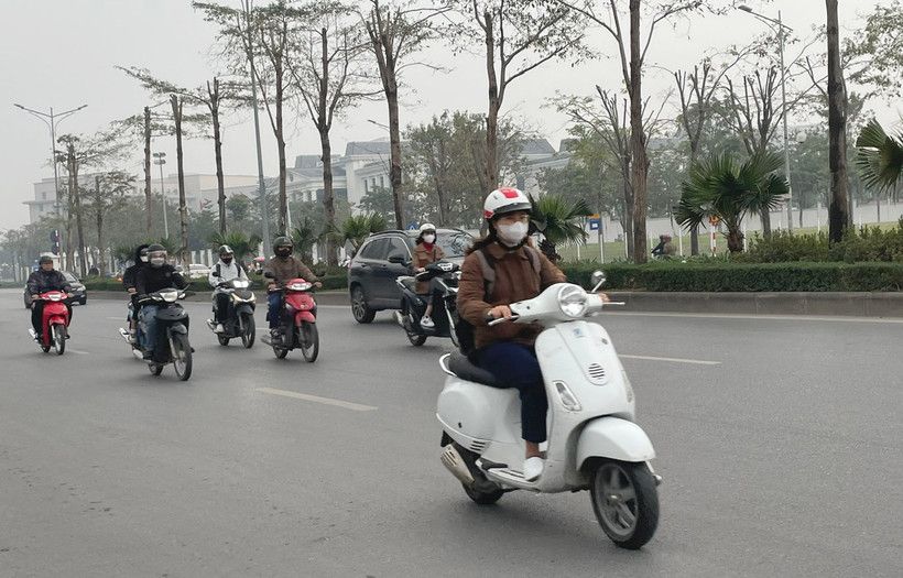 Khu vực Hà Nội sáng có sương mù. Ảnh: Đ.T