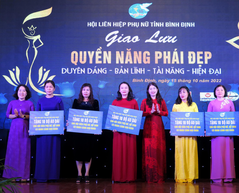 Hội Liên hiệp phụ nữ tỉnh Bình Định phát động chương trình “Vận động 1.300 bộ áo dài, vải áo dài tặng cho hội viên, phụ nữ, nữ sinh có hoàn cảnh khó khăn”.