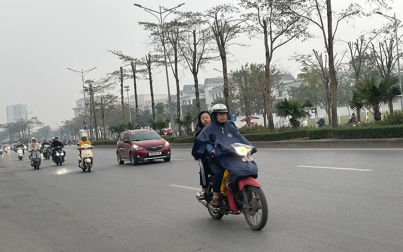 Hà Nội trời rét đậm và có mưa phùn. Ảnh: ĐT