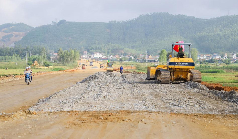 Đơn vị thi công đang đẩy nhanh tiến độ dự án. 