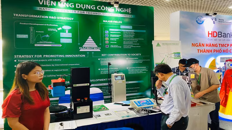 Nhiều hoạt động đổi mới sáng tạo được giới thiệu với khách hàng.