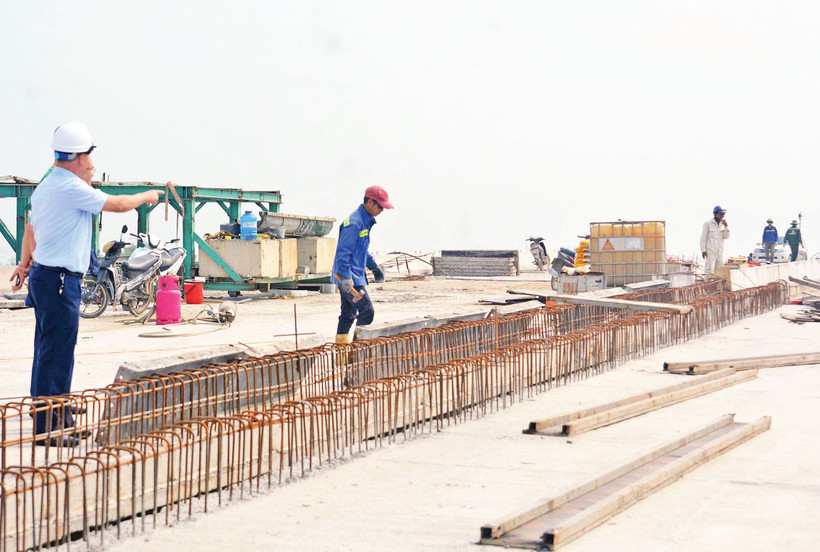 Được bàn giao mặt bằng thi công, cầu vượt đường sắt Diễn Phúc dự kiến thông xe kỹ thuật vào dịp 30/4/2025.